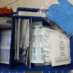 Bộ sơ cứu thương Equate First Aid Kit 140 món 11 bo so cuu thuong equate first aid kit 140 mon ke