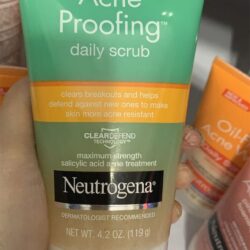 Sữa rửa mặt Neutrogena Acne Proofing Daily Scrub 119g 10 sua rua mat neutrogena acne proofing daily scrub 119g kd