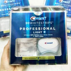 Miếng dán kèm máy chiếu làm trắng răng Crest 3D Whitestrips Professional 14 miếng + 1 Light 7 mieng dan kem may chieu lam trang rang crest 3d whitestrips professional 14 mieng 1 light kb
