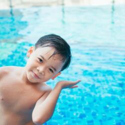 Nước nhỏ kháng khuẩn giảm nhiễm trùng tai Polysporin Antibiotic Ear Drops + Pain Relief 15ml 11 kid swim ear