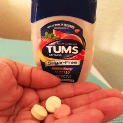 Kẹo ngậm giảm đầy hơi khó tiêu Tums Antacid Sugar Free Melon Berry 80 viên 6 keo ngam giam day hoi kho tieu tums antacid sugar free melon berry 80 vien ka