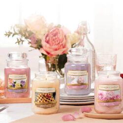 Nến thơm Yankee Candle Pomegranate Coconut 340g 9 nen thom yankee candle pink island sunset 340g kb