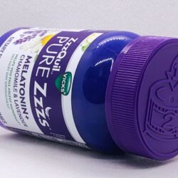 Kẹo dẻo hỗ trợ giấc ngủ ban đêm Vicks ZzzQuil Pure Zzzs Melatonin Sleep Aid 48 Gummies 11 keo deo ho tro giac ngu ban dem vicks zzzquil pure zzzs melatonin sleep aid 48 gummies knb