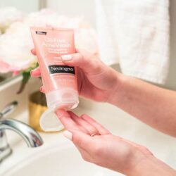 Sữa rửa mặt ngừa mụn từ bưởi hồng Neutrogena Oil-Free Acne Wash 198ml 7 sua rua mat ngua mun tu buoi hong neutrogena oil free acne wash 198ml kd