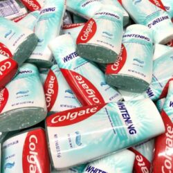 kem danh rang colgate whitening crystal mint liquid gel 130g ke