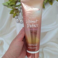 sua duong the victorias secret velvet petals sunkissed fragrance lotion 236ml kb