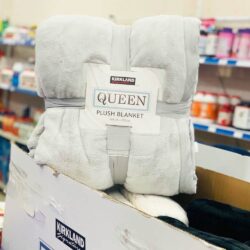 Chăn mền Kirkland Signature Queen Plush Blanket 248 x 233 cm (Xám trắng) 5 chan men kirkland signature queen plush blanket 248 x 233 cm xam long chuot knc