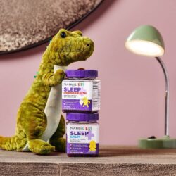 Kẹo dẻo giúp bé ngủ ngon, tăng sức đề kháng Natrol Kids Sleep+ Immune Health Gummies 50 viên (Vị dâu) 11 keo deo giup be ngu ngon tang suc de khang natrol kids sleep immune health gummies 50 vien vi dau kb