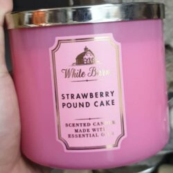 Nến thơm 3 tim Bath & Body Works White Barn Strawberry Pound Cake 411g 8 nen thom 3 tim bath body works white barn strawberry pound cake 411g kd