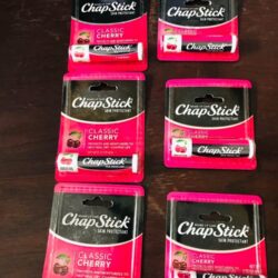son duong moi chapstick classic cherry 4g vi 1 thoi ke