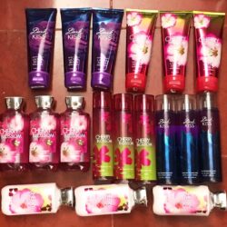Xịt thơm Bath & Body Works Cherry Blossom Fine Fragrance Mist 236ml 6 xit thom bath body works cherry blossom fine fragrance mist 236ml kd