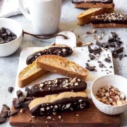 banh quy socola den hanh nhan nonnis almond dark chocolate biscotti 943g hop 25 cai kf