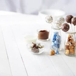 Socola trắng vụn Cookies Hershey’s Kisses Cookies ‘N’ Creme 315g 13 socola trang vun cookies hersheys kisses cookies n creme 315g kf