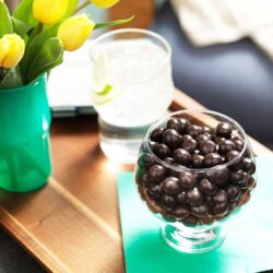 keo chocolate den brookside nhan qua viet quat acai blueberry 198g ka