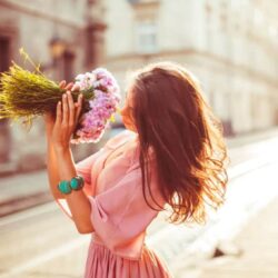 women beauty spray flower ka