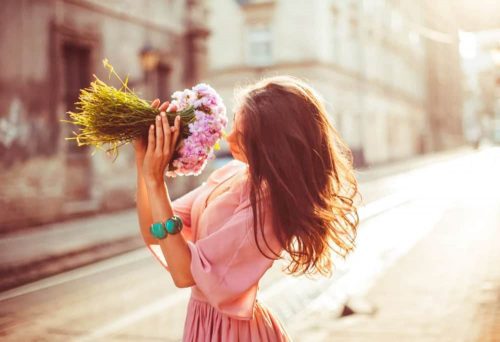 women beauty spray flower ka