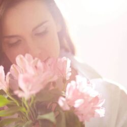 women beauty spray flower kb