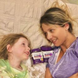 Kẹo dẻo giúp bé ngủ ngon, xoa dịu tâm trí Natrol Kids Sleep+ Calm Gummies 60 viên (Vị dâu) 15 keo deo giup be ngu ngon xoa diu tam tri natrol kids sleep calm gummies 60 vien vi dau kf