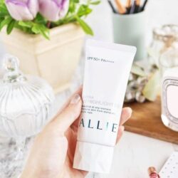 Kem chống nắng Allie Extra UV Highlight Gel Sunscreen SPF50+ PA++++ 60g 10 kem chong nang allie extra uv highlight gel sunscreen spf50 pa 60g ka