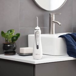 Máy tăm nước cầm tay Waterpik Cordless Advanced Water Flosser (White) 18 may tam nuoc cam tay waterpik cordless advanced water flosser white kh