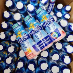 Sữa Pediasure nước hương dâu Pediasure Grow & Gain Strawberry Shake 237ml Lốc 6 chai 8 sua pediasure nuoc huong dau pediasure grow gain strawberry shake 237ml loc 6 chai kb