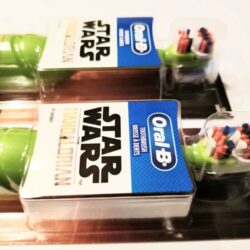 Bàn chải dùng pin cho bé Oral-B Star Wars Mandalorian 12 ban chai dung pin cho be oral b star wars mandalorian kf