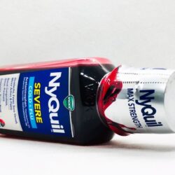Siro Vicks NyQuil Cold & Flu Severe 236ml (Berry Flavor) 8 siro vicks nyquil cold flu severe 236ml berry flavor kc