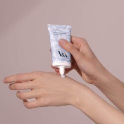 Kem chống nắng V&A Antioxidant UV Shield SPF50+ PA++++ 50ml 17 kem chong nang v a antioxidant uv shield spf50 pa 50ml kh