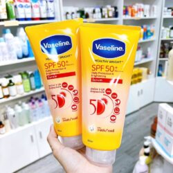Tinh chất dưỡng thể chống nắng Vaseline Healthy Bright SPF50+ PA++++ Serum 320ml 7 tinh chat duong the chong nang vaseline healthy bright spf50 pa serum 320ml kb