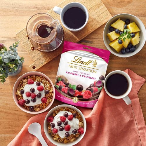 socola nhan trai cay lindt fruit sensation dark chocolate raspberry cranberry 150g ke