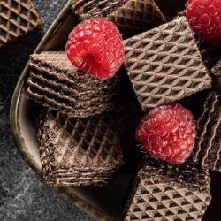 banh xop nhan kem loacker quadratini dark chocolate 250g kc