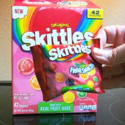 Kẹo trái cây Skittles Original Fruit Snacks 952g Hộp 42 gói 14 keo trai cay skittles original fruit snacks 952g hop 42 goi 271224 kg
