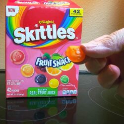 Kẹo trái cây Skittles Original Fruit Snacks 952g Hộp 42 gói 18 keo trai cay skittles original fruit snacks 952g hop 42 goi 271224 kl