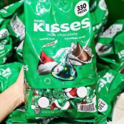 socola kisses noel hersheys kisses milk chocolate santa hat kissmas tree 152kg 131224 ka
