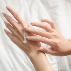 Kem dưỡng da tay Dionis Goat Milk Hand Cream 28g x5 tuýp 7 kem duong da tay dionis goat milk hand cream 28g x5 tuyp 080425 kb