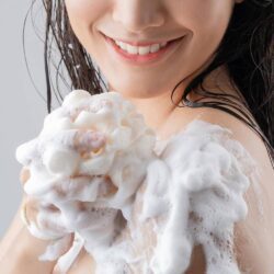 Sữa tắm Olay Exfoliating Moisture Sea Salt 975ml 8 sua tam olay exfoliating moisture sea salt 975ml 180425 kc