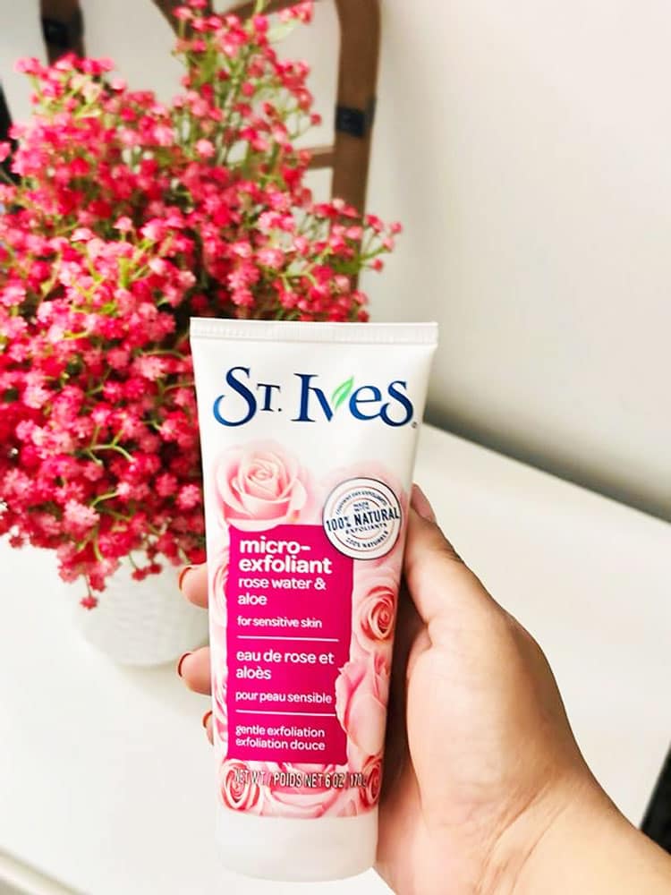 Sữa rửa mặt tẩy tế bào chết St.Ives Micro-Exfoliant Rose Water & Aloe 170g 3 Sữa rửa mặt tẩy tế bào chết St.Ives Micro-Exfoliant Rose Water & Aloe 170g - Ảnh 3