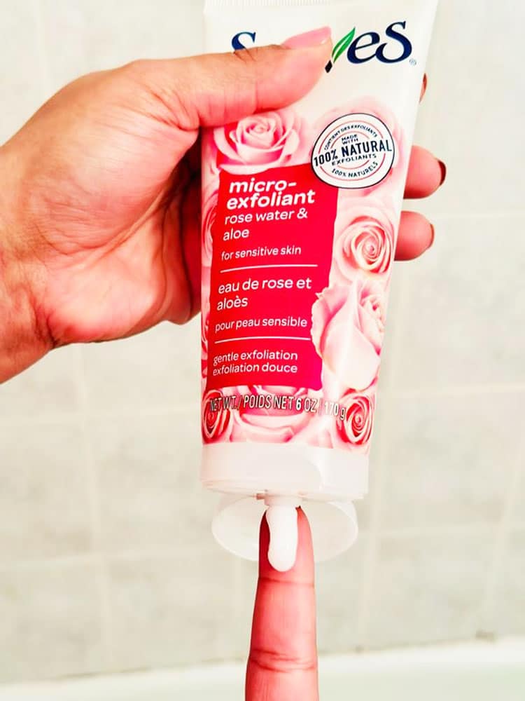 Sữa rửa mặt tẩy tế bào chết St.Ives Micro-Exfoliant Rose Water & Aloe 170g 4 Sữa rửa mặt tẩy tế bào chết St.Ives Micro-Exfoliant Rose Water & Aloe 170g - Ảnh 4