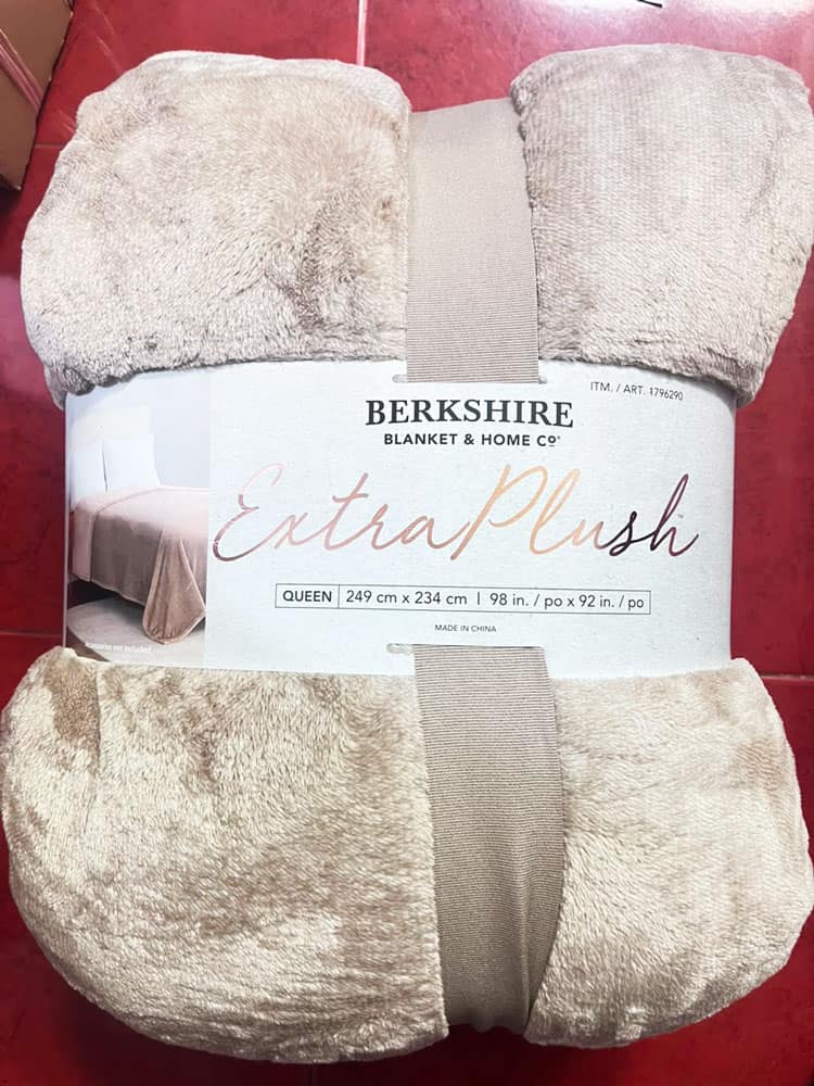 Chăn (mền) Berkshire Extra Plush Queen Blanket 249cm x 234cm (Brown Beige) - Ảnh 2